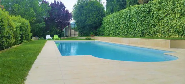 Come progettare il bordo piscina